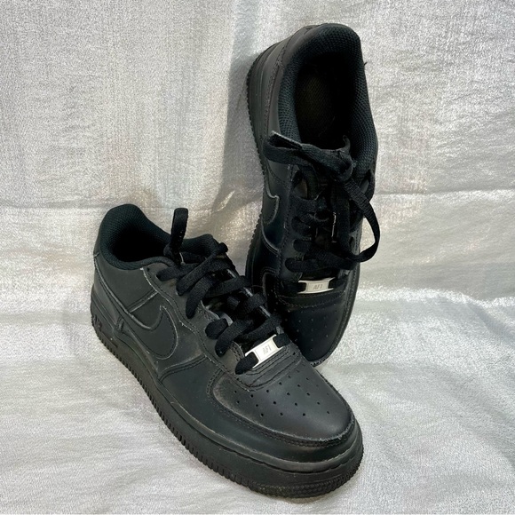 NIKE AIR FORCE Youth Kids Size Black Sneakers